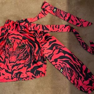 Hot Pink cropped blouse with Tiger image